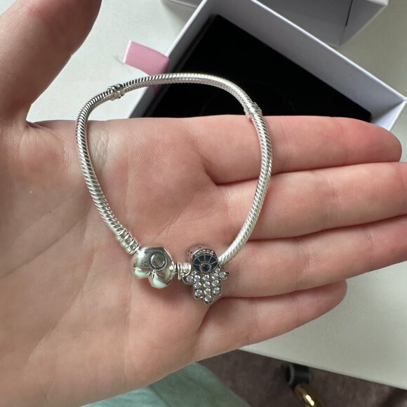 NIB Pandora Silver Heart and Chamsa (protective hand) Charm Bracelet - Picture 4 of 5